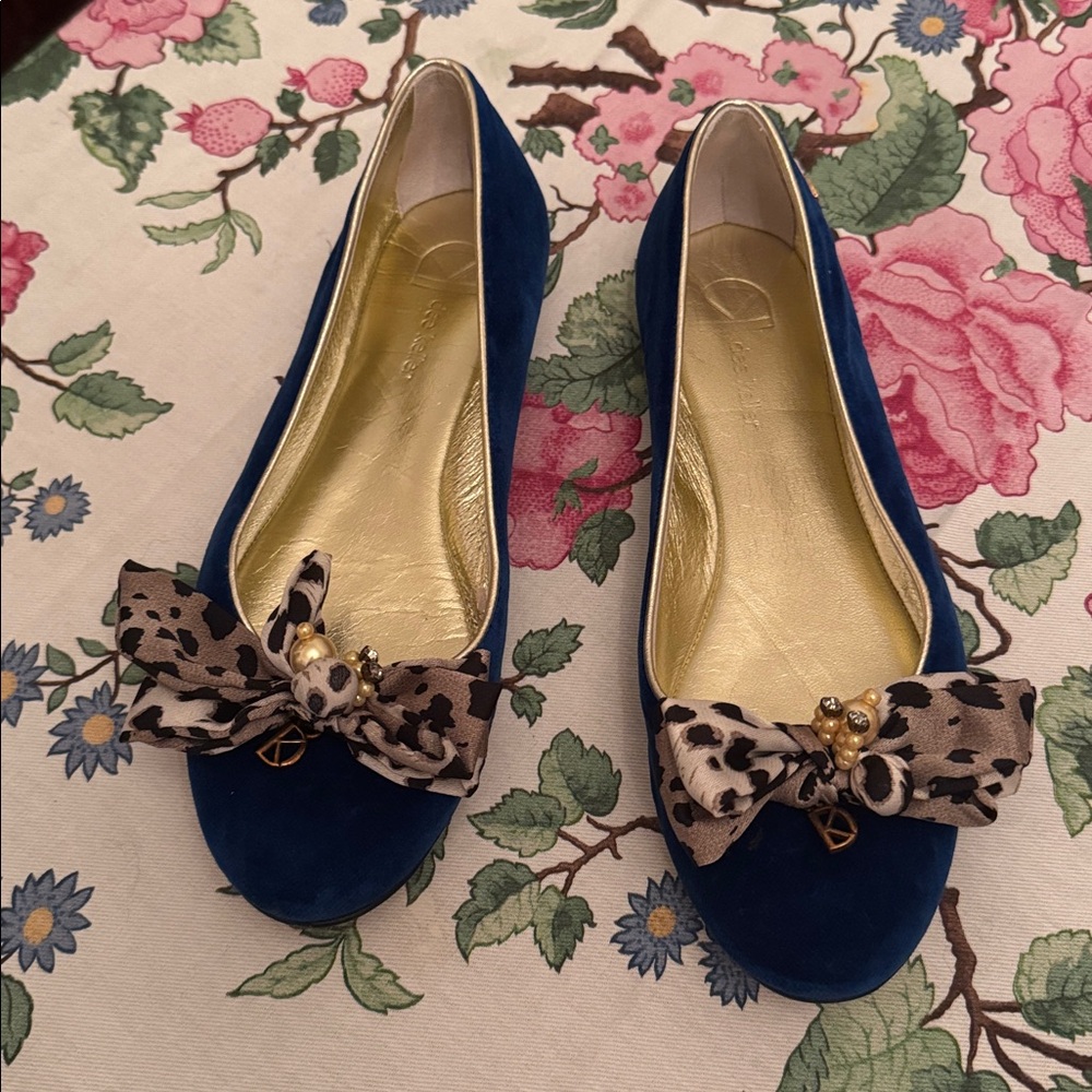 Elegant Blue Velvet Women's Flats with Bow Accent - Picture 2 of 7